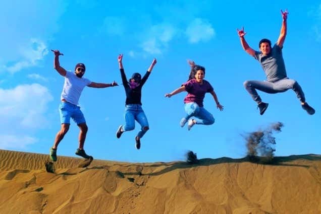 Foto di grupo nel deserto di Palmira