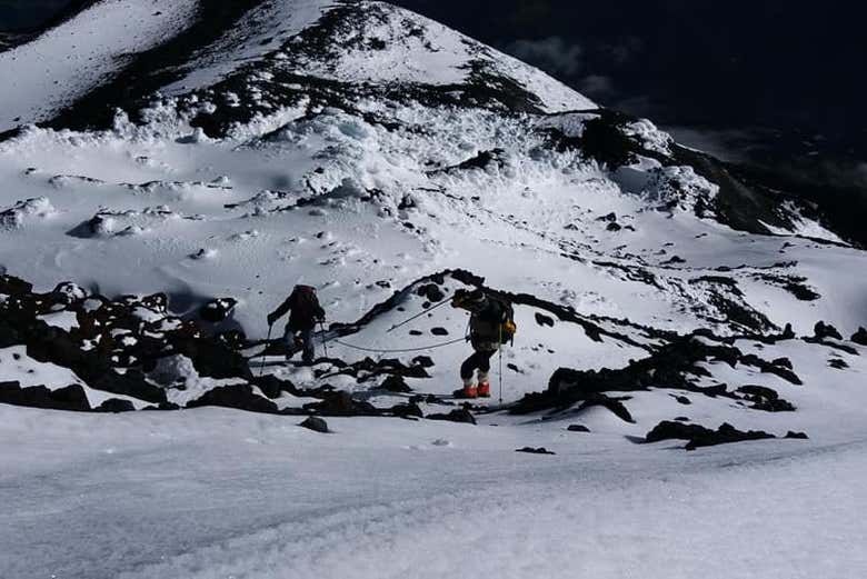 Trekking sulla cima gelata