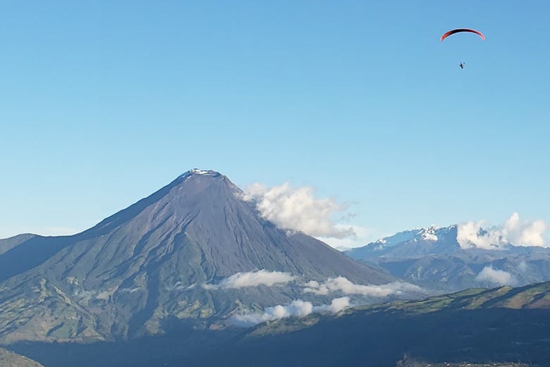 Sobrevoando as montanhas do Equador