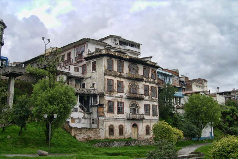 Admire the old buildings throughout Cuenca