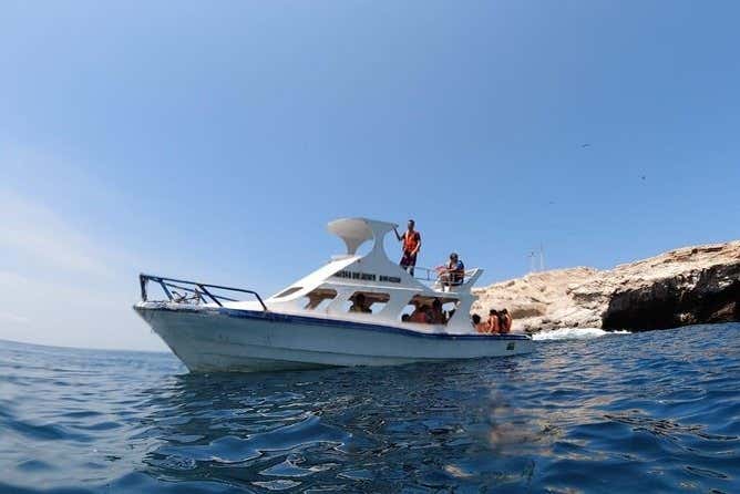 Barco durante la actividad de snorkel