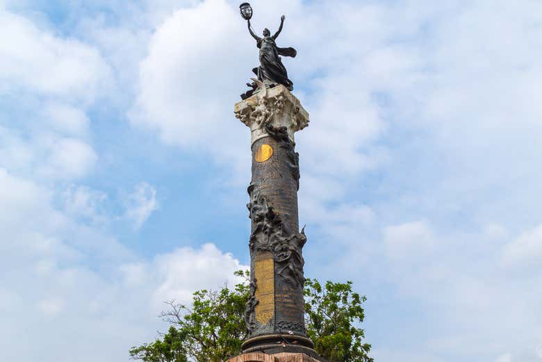 Columna a los próceres del 9 de octubre