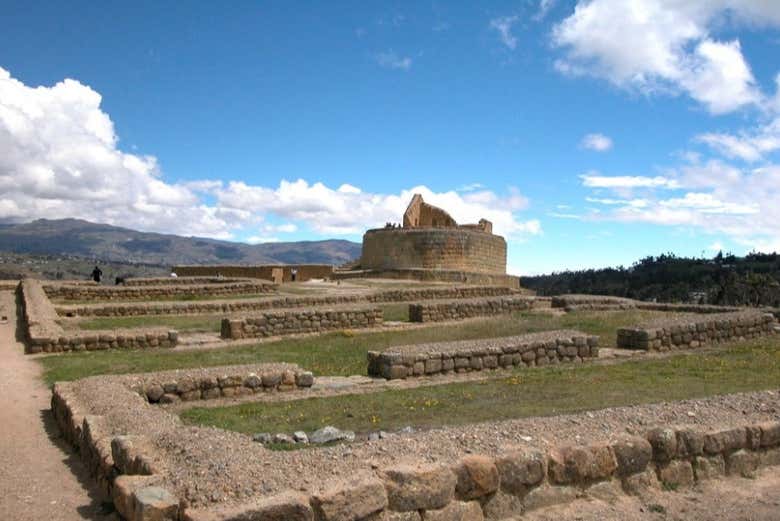 Visiting the Ingapirca Archaeological Complex