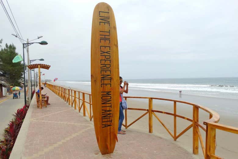 Montañita promenade by the beach
