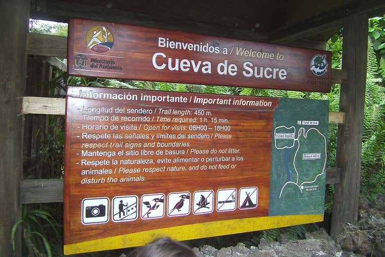 Cueva de Sucre sign