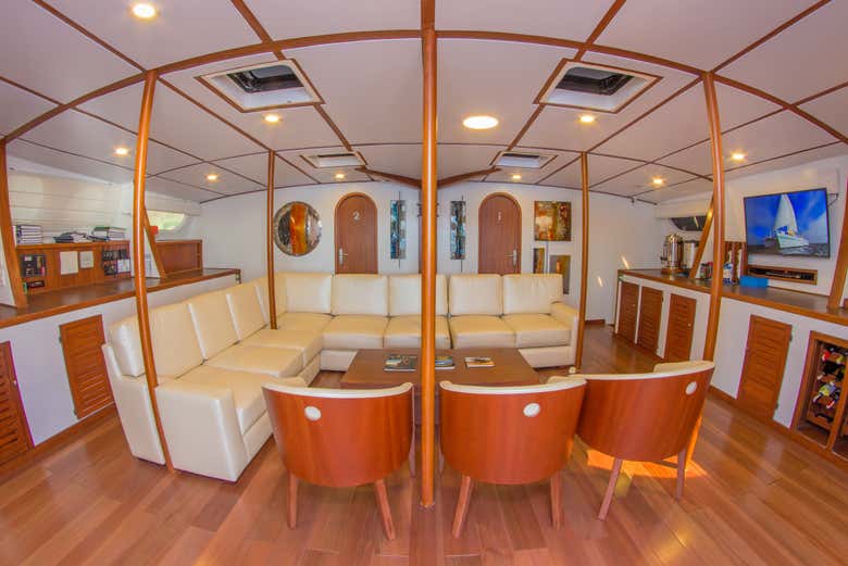 Uno de los salones del barco