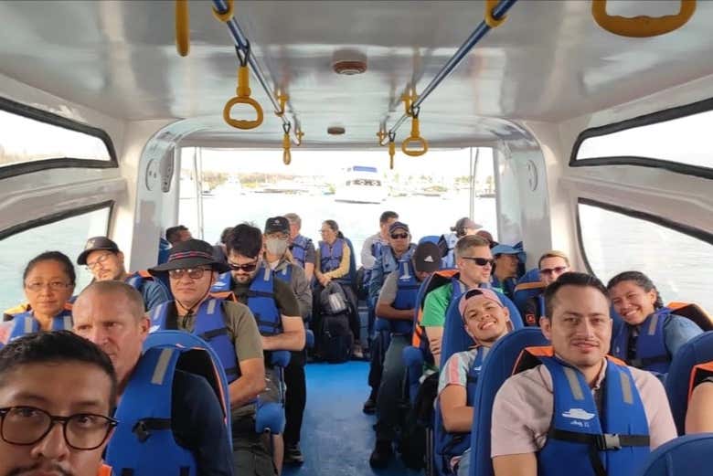 Passeggeri a bordo del motoscafo