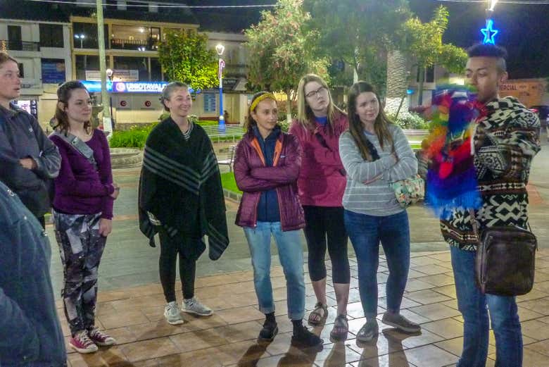 Recorriendo Otavalo de noche
