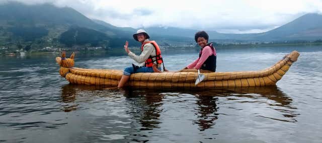 Paseo en canoa por el lago San Pablo
