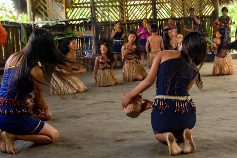 Enjoy traditional Kichwa music