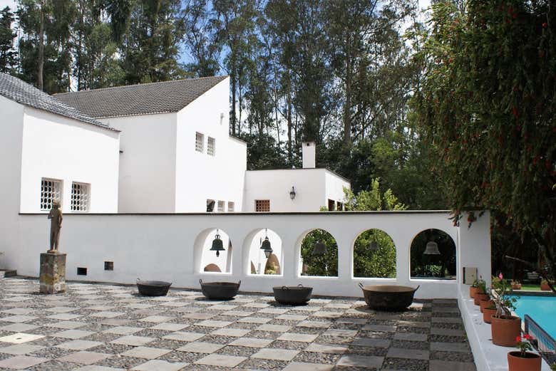 Exterior de la casa del artista Guayasamín