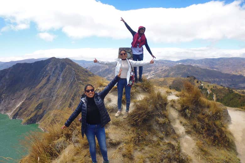 Explorando la cima del Quilotoa