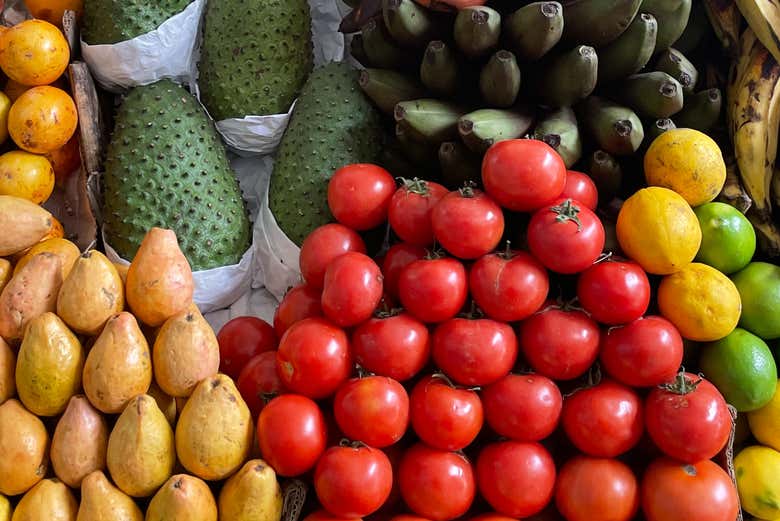Colores y sabores en el mercado quiteño