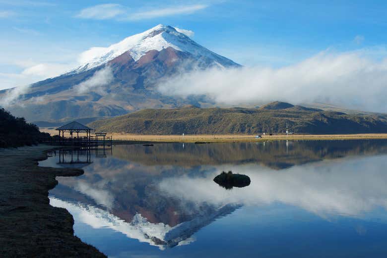 Lagoa Limpiopungo com Cotopaxi ao fundo