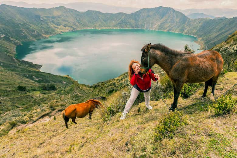 Laguna di Quilotoa con le mule
