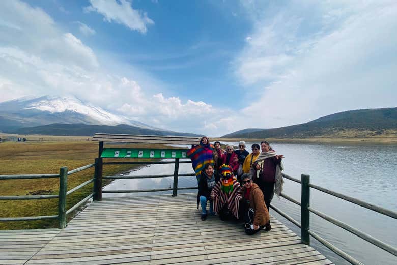Momento foto en el mirador de la laguna de Limpiopungo