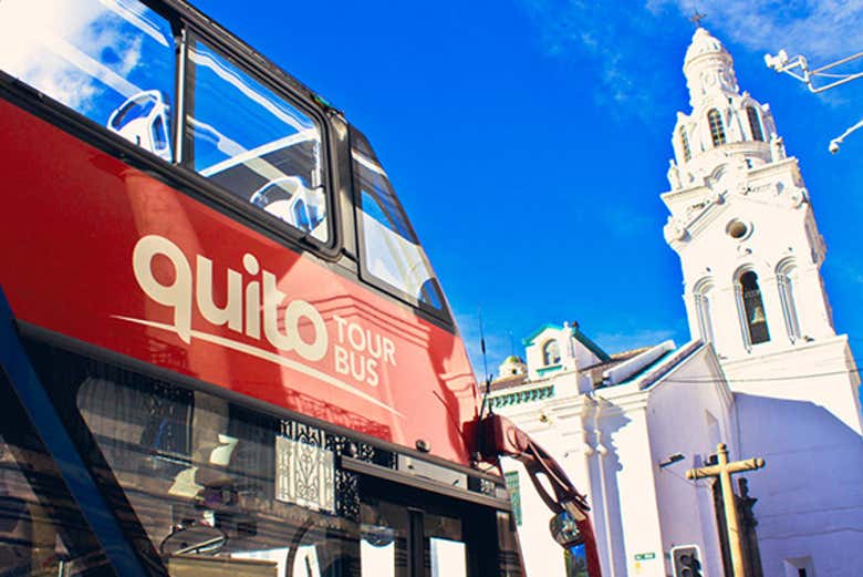 Quito dall'autobus turistico