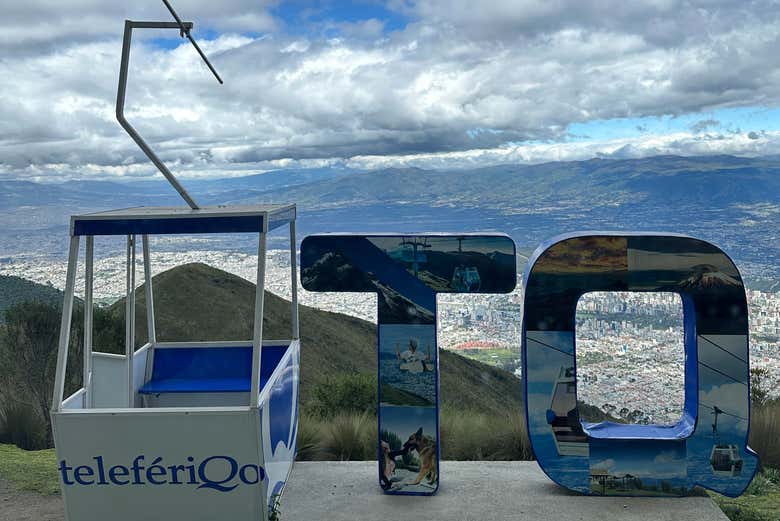 Teleférico localizado a uma altitude de mais de 4.000 metros