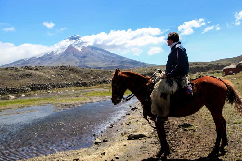 Contemplando las vistas del volcán Cotopaxi