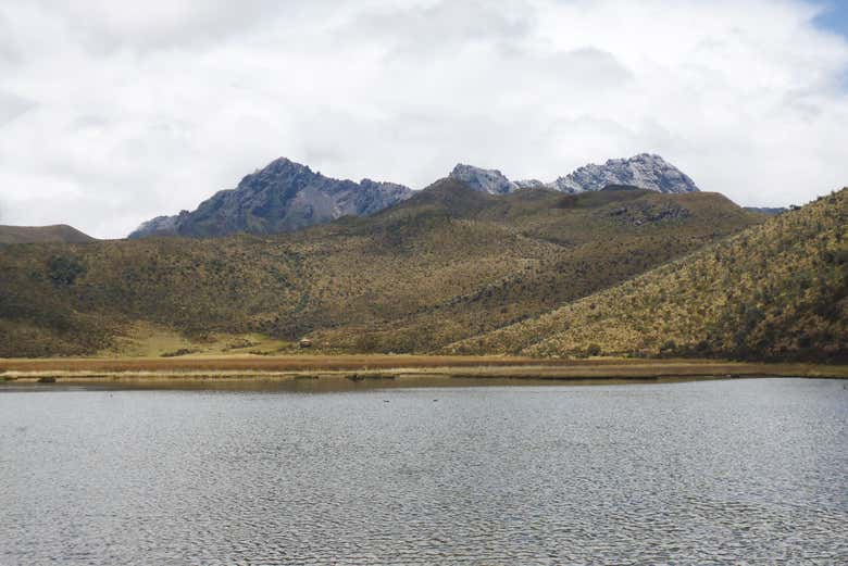 Vistas del volcán desde la laguna