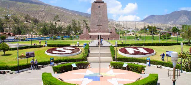 Tour por la Mitad del Mundo y el Museo Intiñan + Teleférico