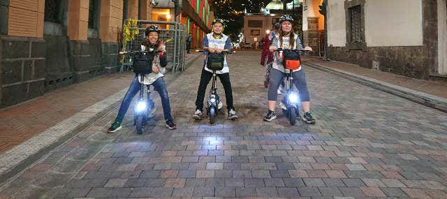 Tour nocturno en patinete eléctrico por Quito