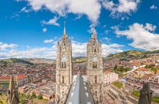 Tour di Quito e della Mitad del Mundo in filobus