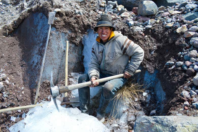 Equipment for extracting the ice