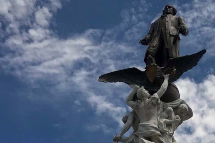 Touring the city's monuments