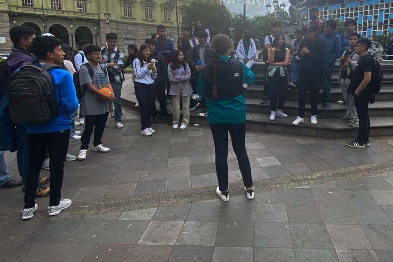 Escuchando al guía