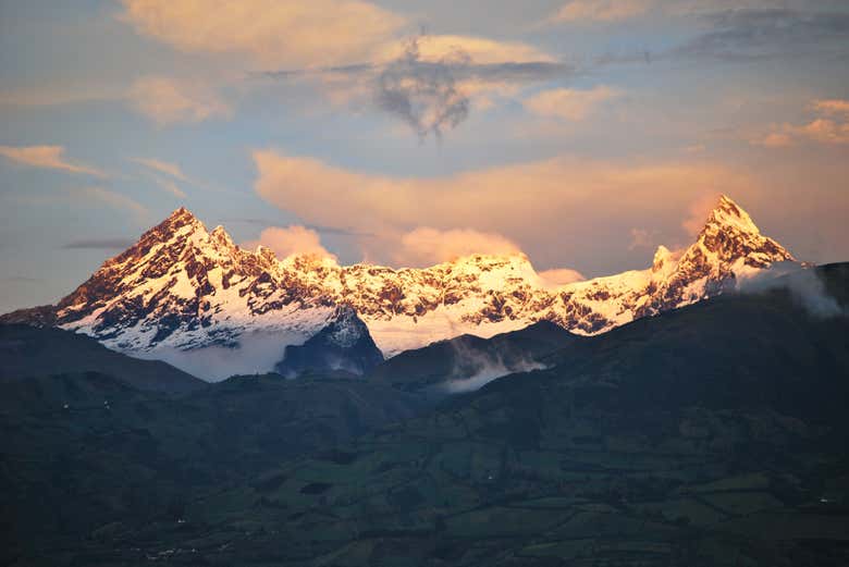 La cima del vulcano innevato El Altar