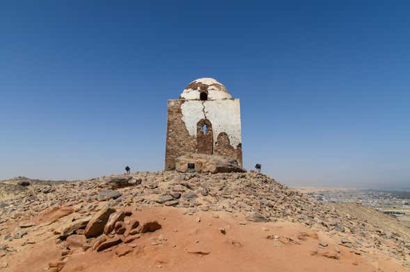 Stèle de la famine, Qubbet el-Hawa et l'île Kitchener