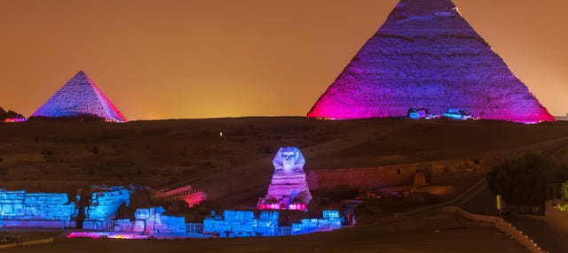 Jantar e espetáculo noturno nas pirâmides de Gizé