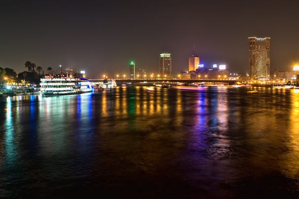 Crucero por el Nilo con cena y espectáculo