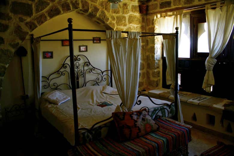 Interior do quarto em estilo bangalô