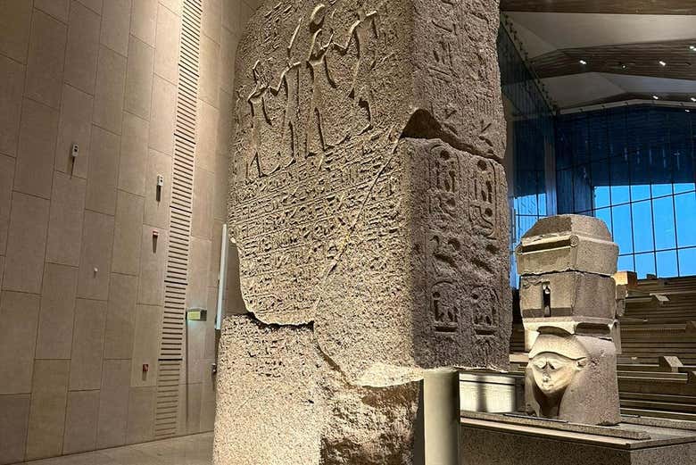 Vous verrez différentes stèles funéraires de l'Égypte antique