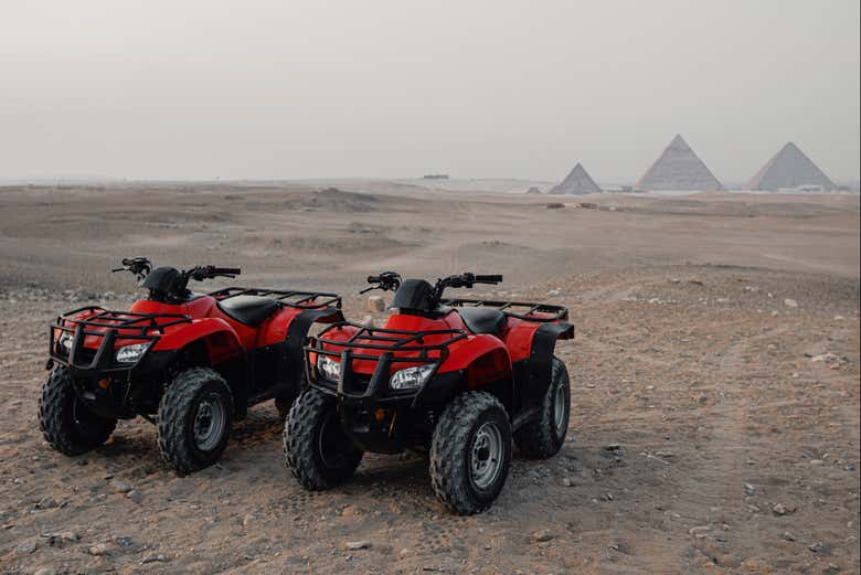 Explorez les pyramides de Gizeh en quad