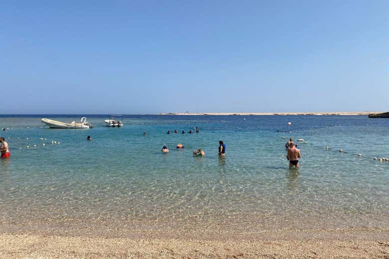 Águas cristalinas em Sharm El Naga