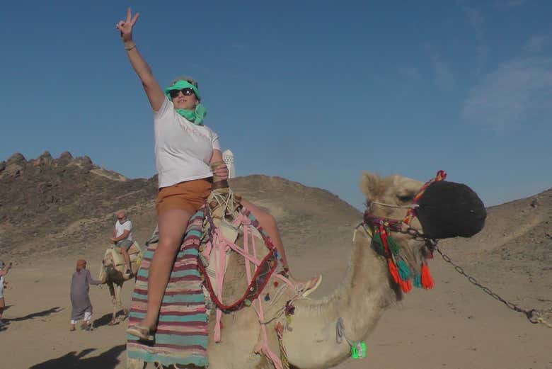 Paseo en camello por el desierto