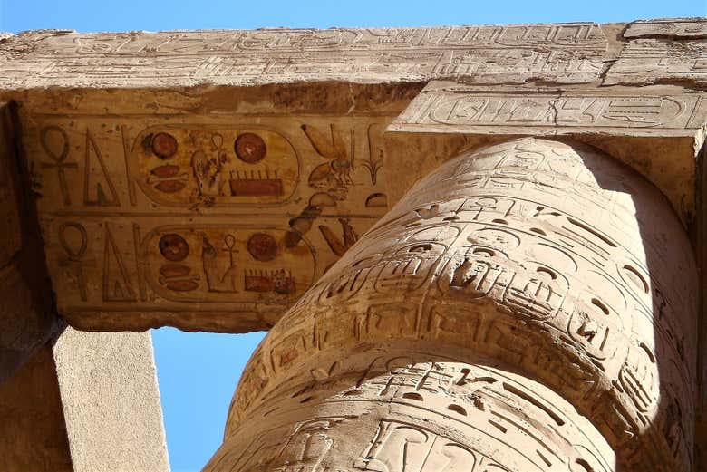 Colomnes du temple de Karnak, à Louxor