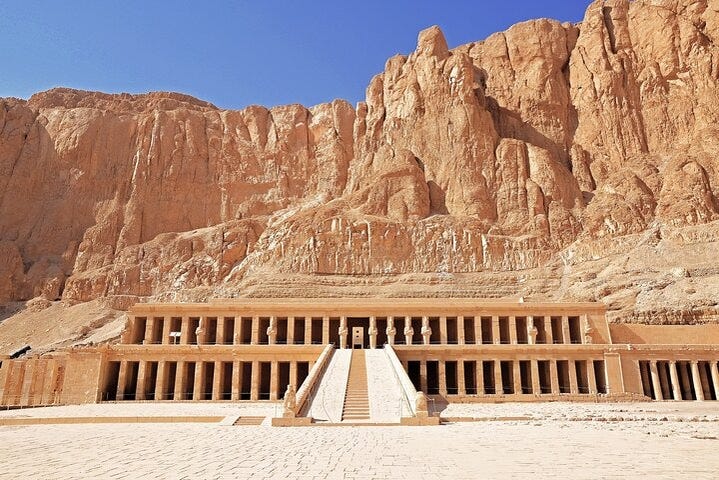 Visitando o templo funerário de Hatshepsut