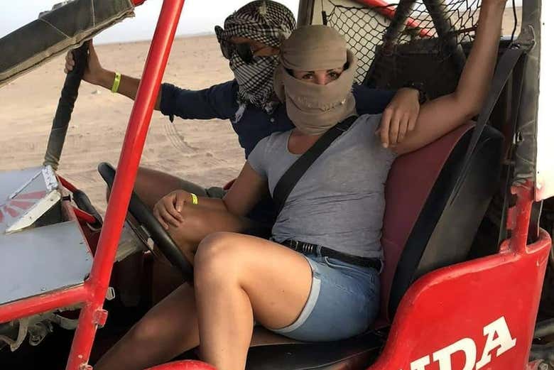 Durante el paseo en buggy por el desierto