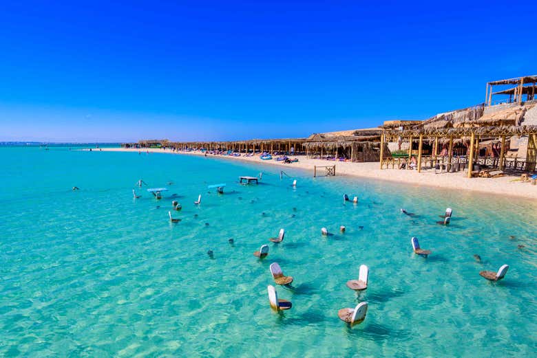 Chaises dans l'eau à Orange Bay