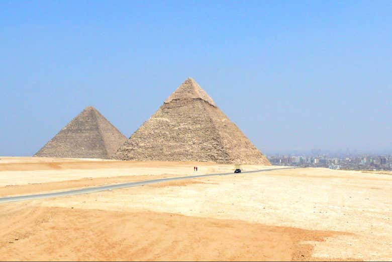 Panoramic views of the pyramids of Giza