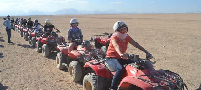 Balade en quad dans le désert et dîner bédouin