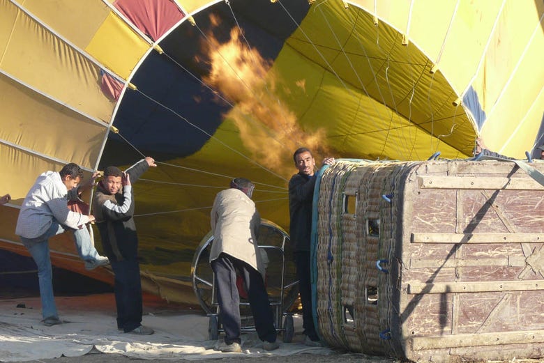 Enchendo de ar o balão aeroestático