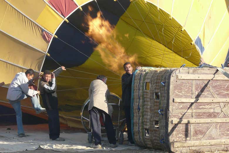 Llenado de aire el globo aeroestático