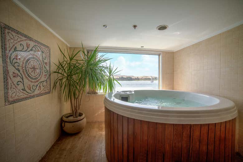 Desde el jacuzzi del barco veréis el río Nilo