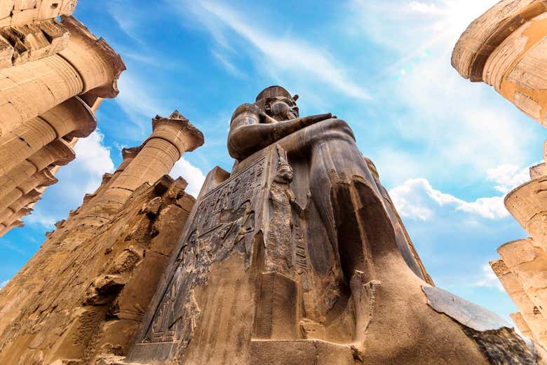Statue de Ramsès II au temple de Louxor