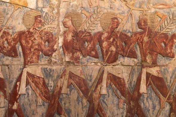 Vale dos Reis e das Rainhas, Colossos e Hatshepsut